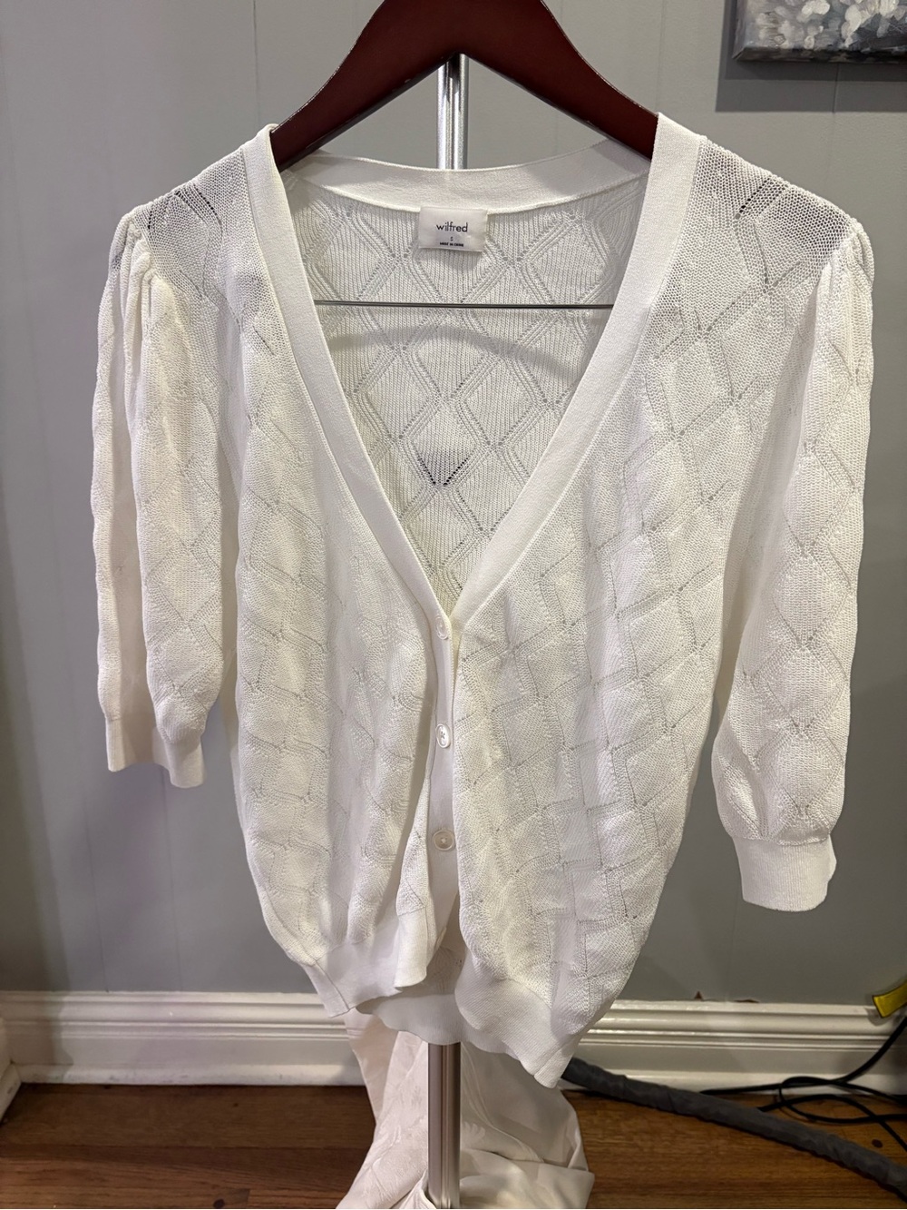 Wilfred Aritzia White Diamond‑Knit V‑Neck Button Cardigan
